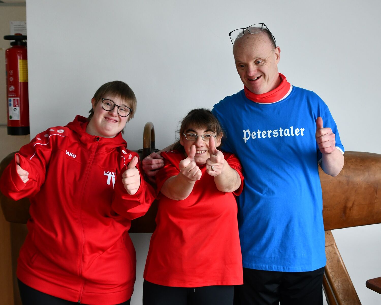 Die Co-Trainer Daniela, Melanie und Jan in ihrem Sportverein